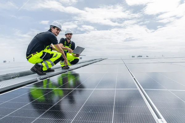 Why Professional Solar Panel Cleaning Is Important for Energy Efficiency - South Shore Window Cleaning